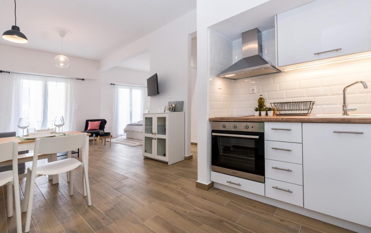 Wide Comfy Studio Apartment Centrally Located In Thissio Atene Esterno foto